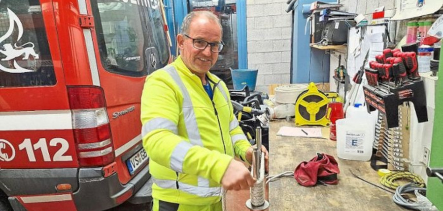 Uwe Seng kümmert sich seit 15 Jahren als Gerätewart um die Ausrüstung der Freiwilligen Feuerwehr Brigachtal. Foto: Schimkat