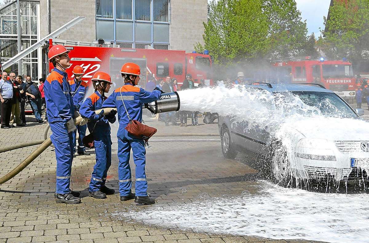 Am "Tag der offenen Tür" zeigt die Jugendwehr Brigachtal interessante Schauübungen. Unser Archiv-Bild entstand im Jahr 2013. Foto: Kaletta